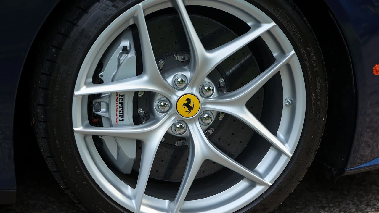 2017 Ferrari F12berlinetta - Image 27 of 31