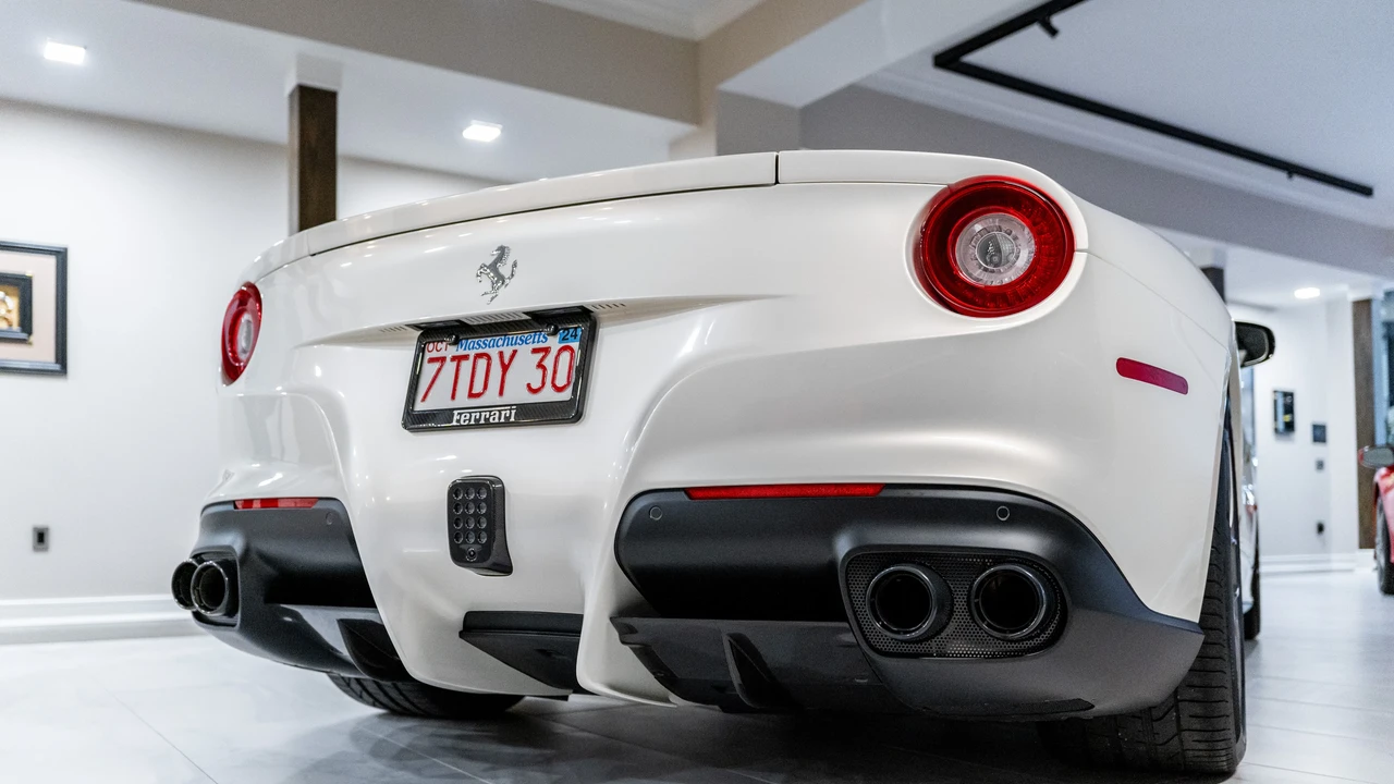 2017 Ferrari F12berlinetta - Image 15 of 31