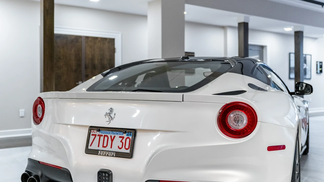 2017 Ferrari F12berlinetta - Image 14 of 31