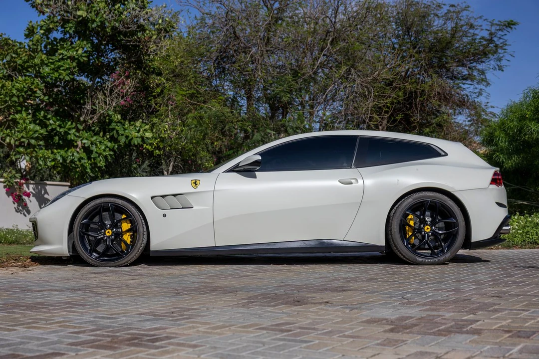 2017 Ferrari GTC4Lusso - Image 11 of 21