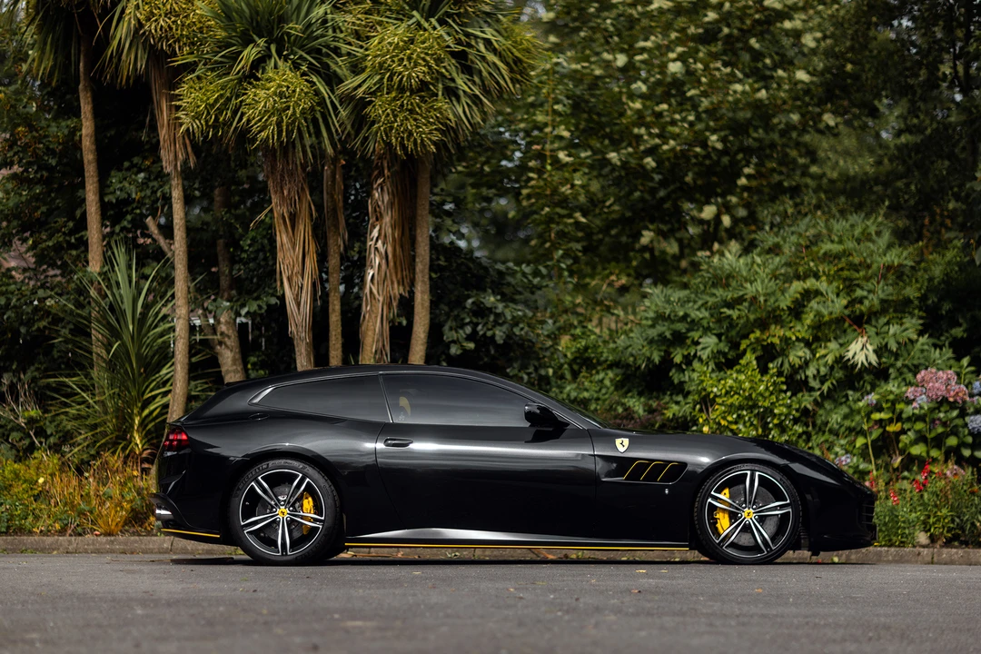 2017 Ferrari GTC4Lusso - Image 16 of 31