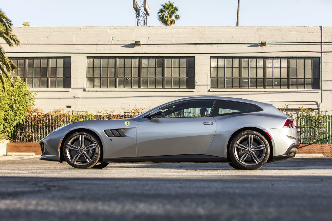 2017 Ferrari GTC4Lusso - Image 17 of 23