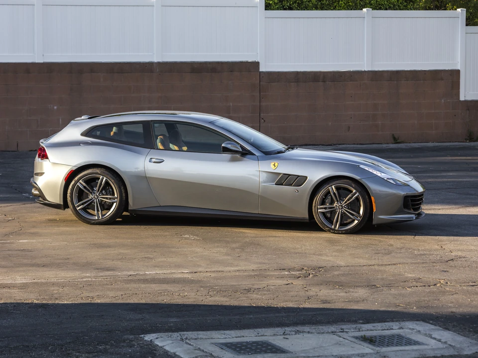 2017 Ferrari GTC4Lusso - Image 18 of 23