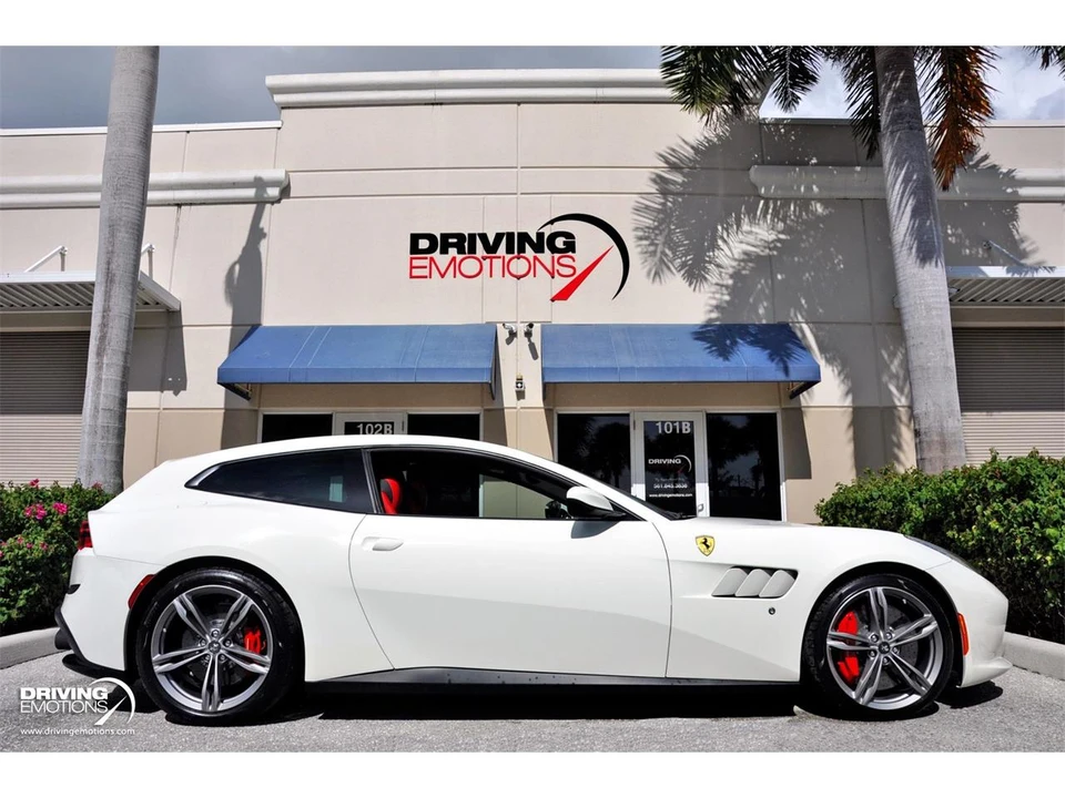 2017 Ferrari GTC4Lusso - Image 11 of 31