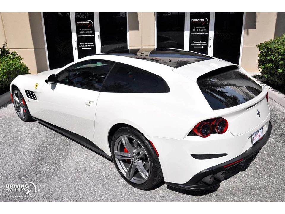 2017 Ferrari GTC4Lusso - Image 28 of 31