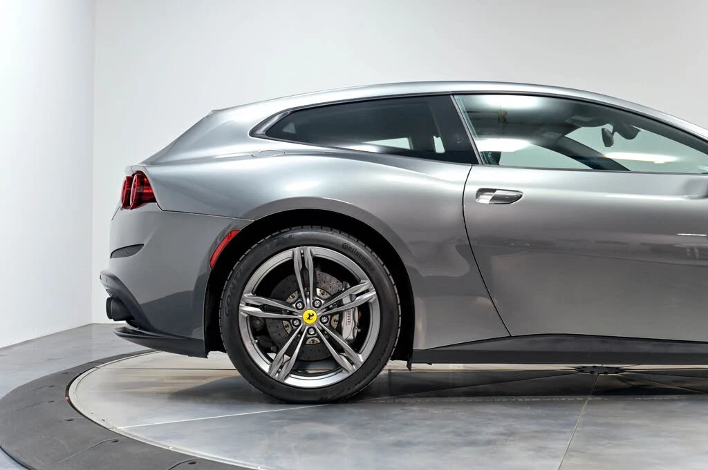2017 Ferrari GTC4Lusso - Image 21 of 31