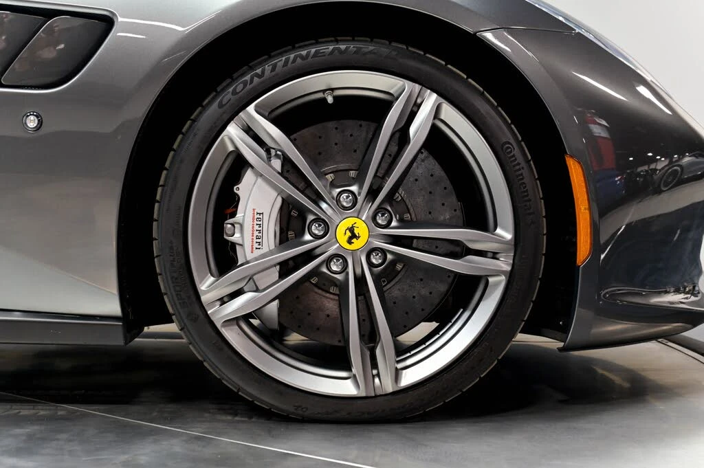 2017 Ferrari GTC4Lusso - Image 28 of 31