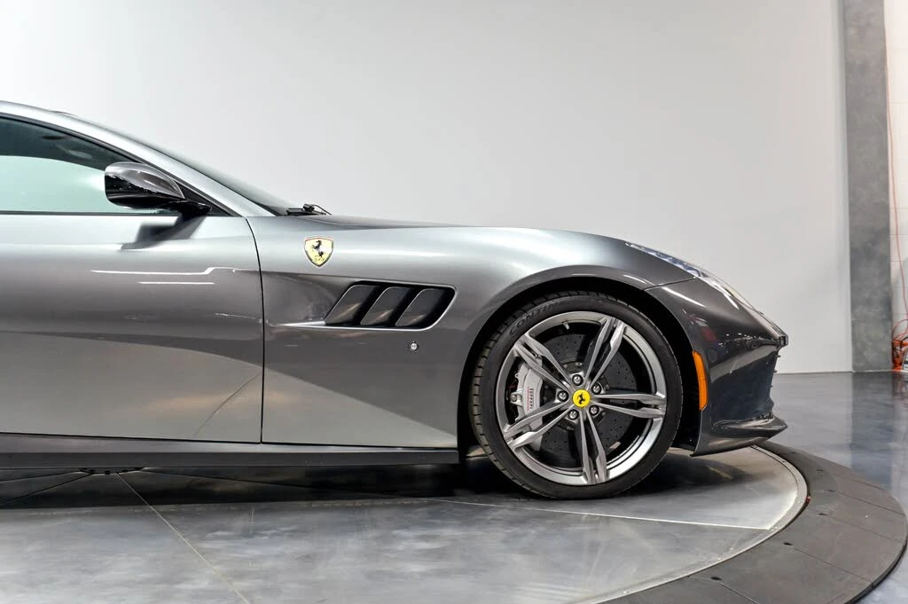 2017 Ferrari GTC4Lusso - Image 26 of 31