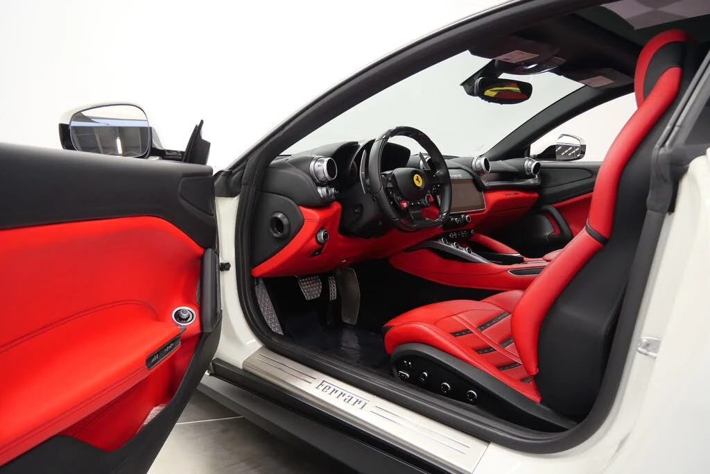 2017 Ferrari GTC4Lusso - Image 24 of 31