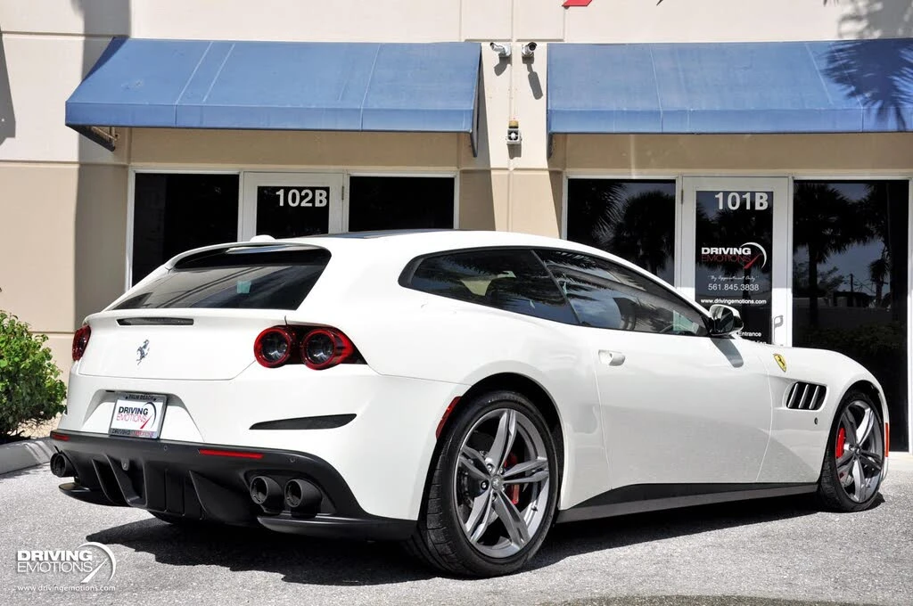 2017 Ferrari GTC4Lusso - Image 18 of 31