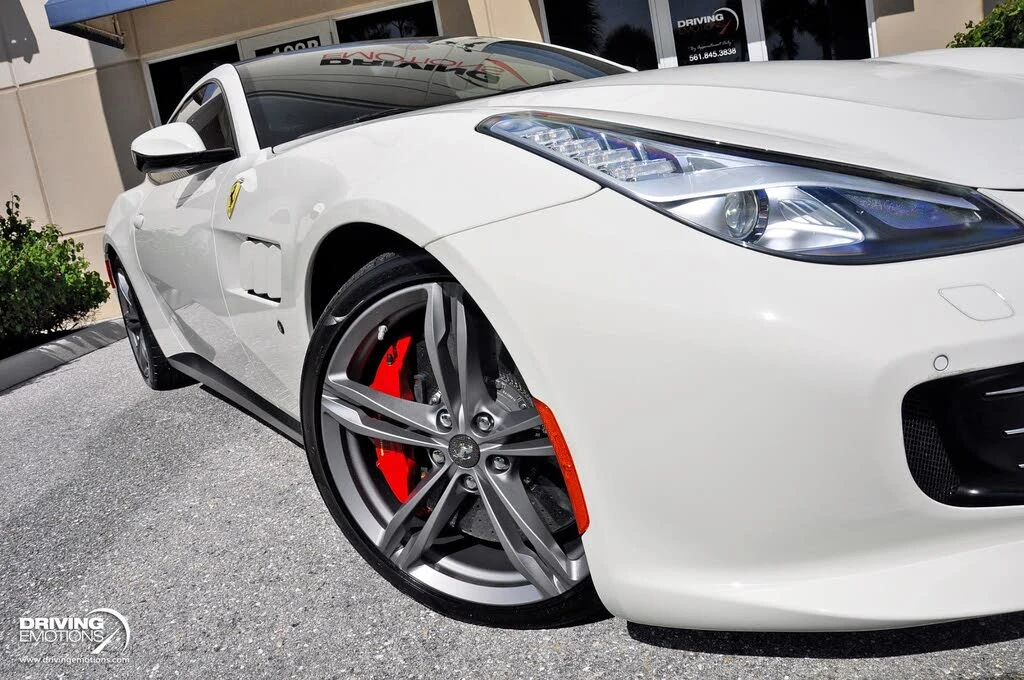 2017 Ferrari GTC4Lusso - Image 8 of 31
