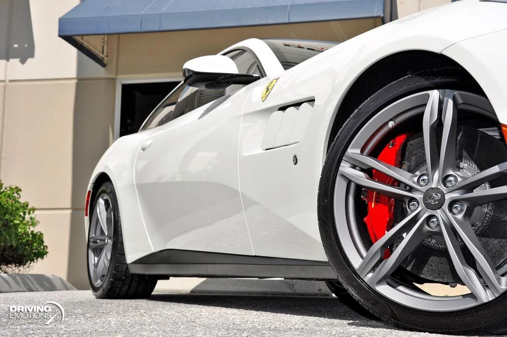 2017 Ferrari GTC4Lusso - Image 6 of 31