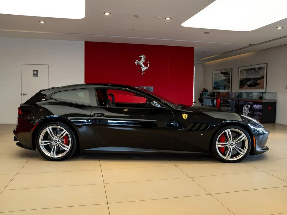 2017 Ferrari GTC4Lusso - Image 7 of 31