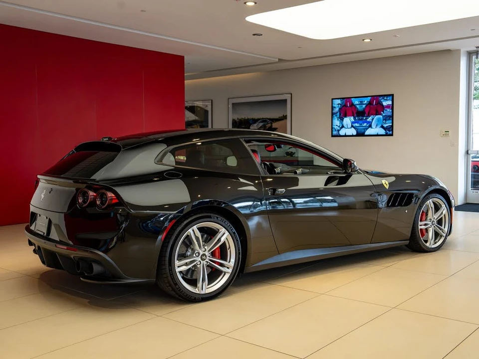 2017 Ferrari GTC4Lusso - Image 6 of 31