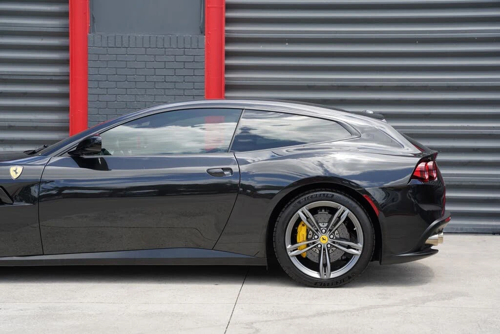 2017 Ferrari GTC4Lusso - Image 8 of 31