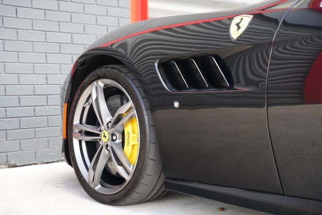 2017 Ferrari GTC4Lusso - Image 14 of 31