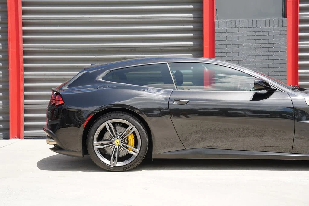 2017 Ferrari GTC4Lusso - Image 4 of 31