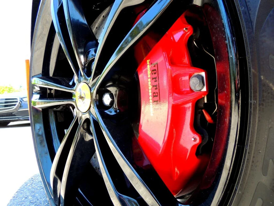 2017 Ferrari GTC4Lusso - Image 16 of 31