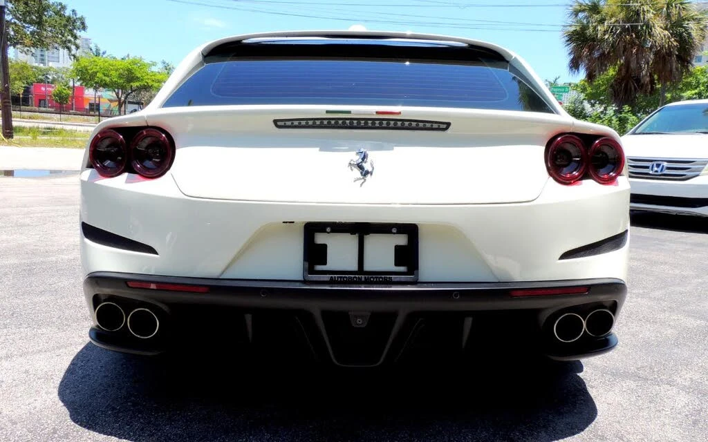 2017 Ferrari GTC4Lusso - Image 5 of 31
