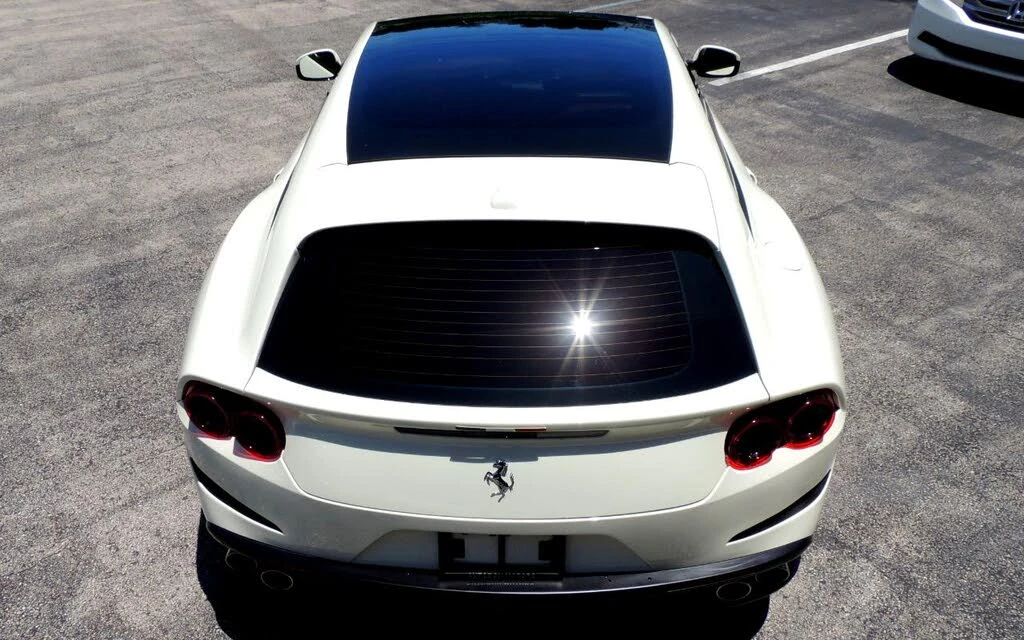 2017 Ferrari GTC4Lusso - Image 7 of 31