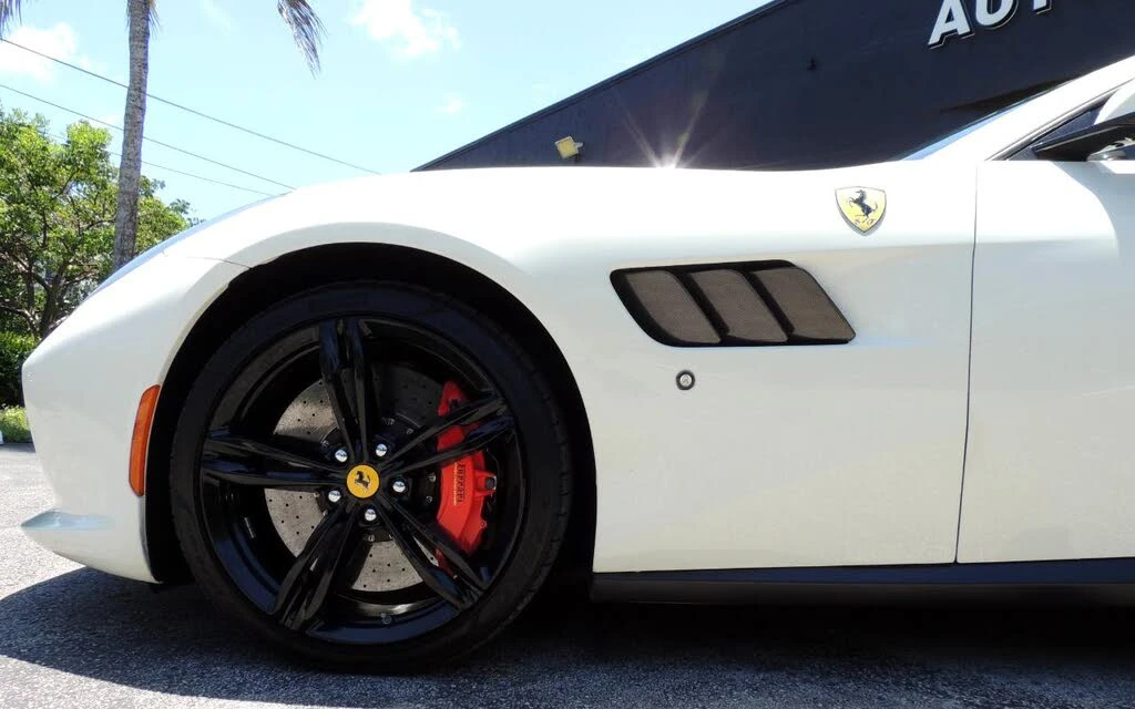 2017 Ferrari GTC4Lusso - Image 25 of 31