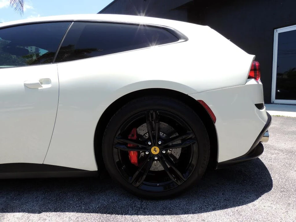 2017 Ferrari GTC4Lusso - Image 27 of 31