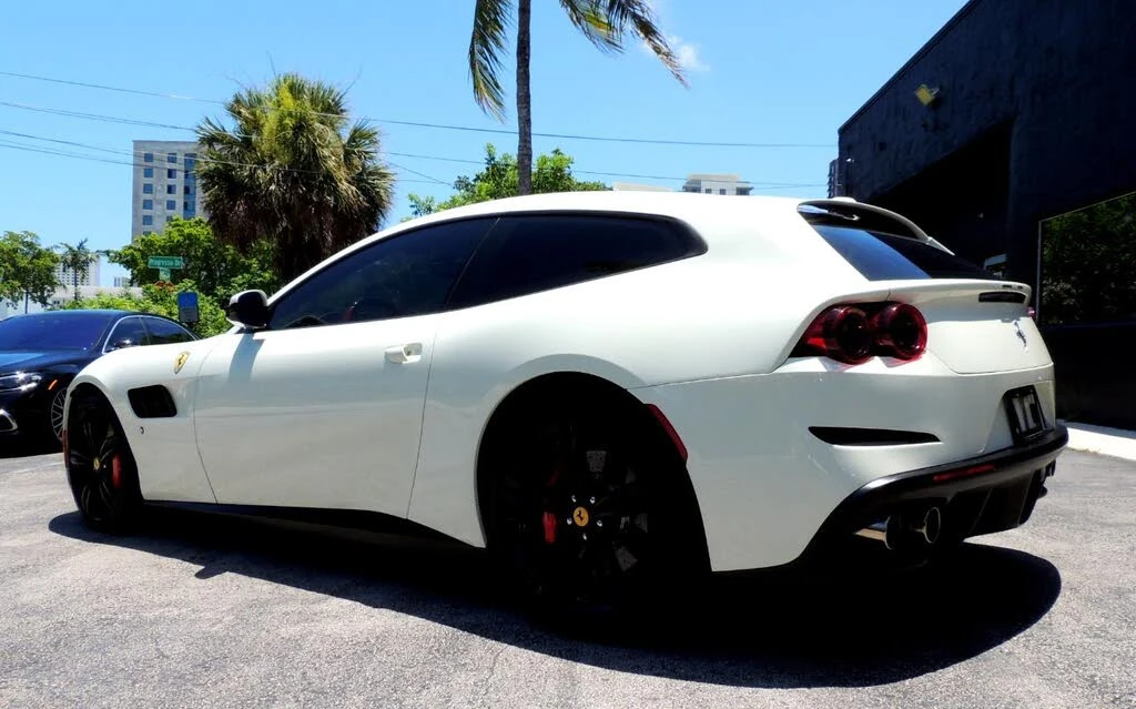 2017 Ferrari GTC4Lusso - Image 4 of 31