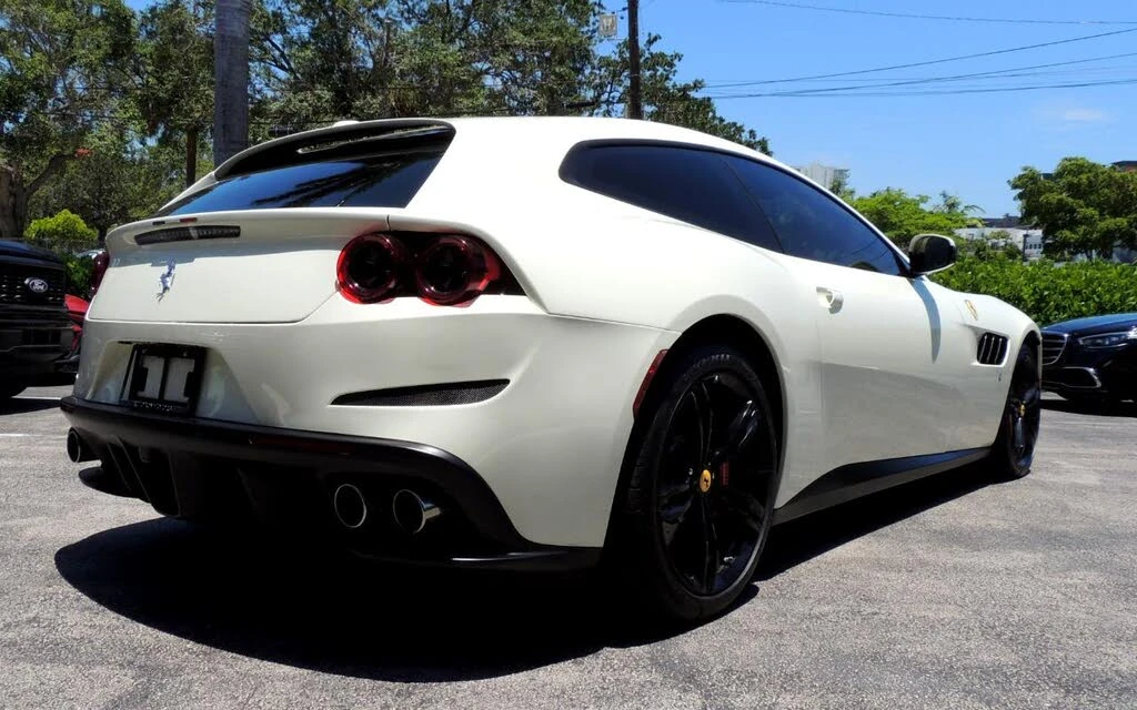 2017 Ferrari GTC4Lusso - Image 8 of 31