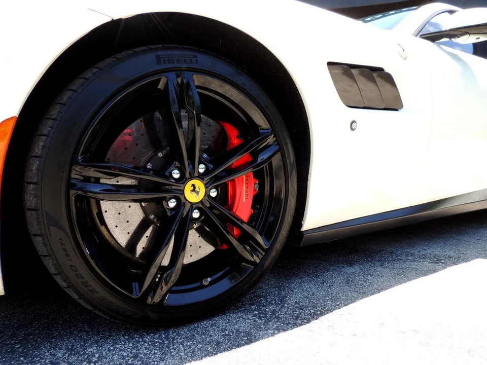 2017 Ferrari GTC4Lusso - Image 15 of 31