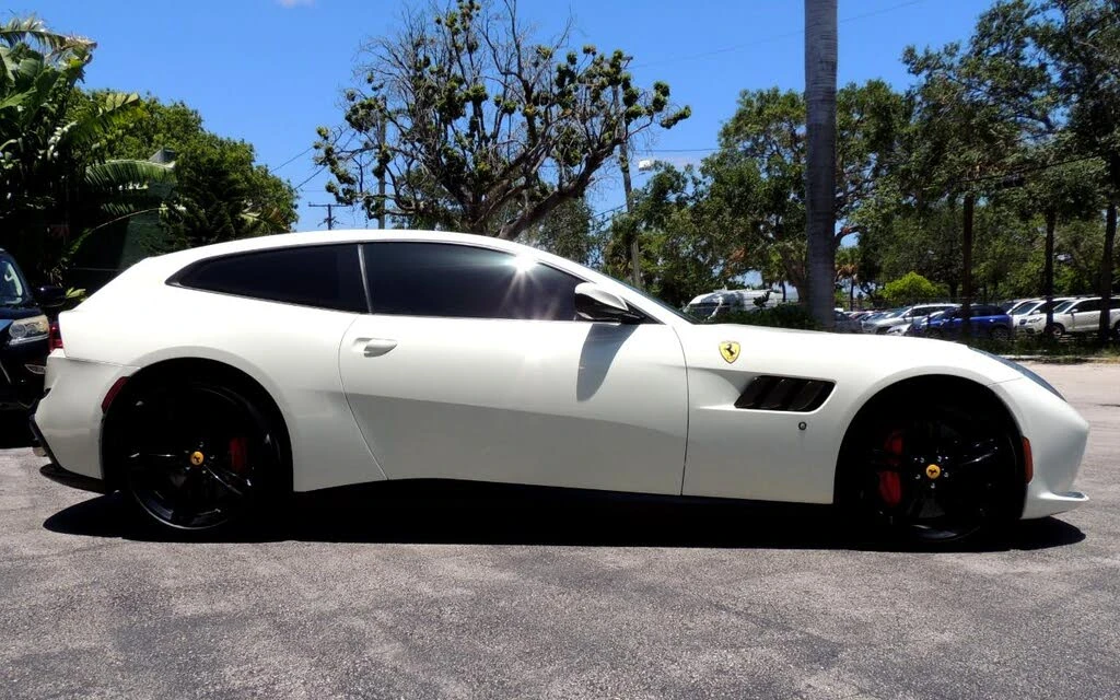 2017 Ferrari GTC4Lusso - Image 9 of 31