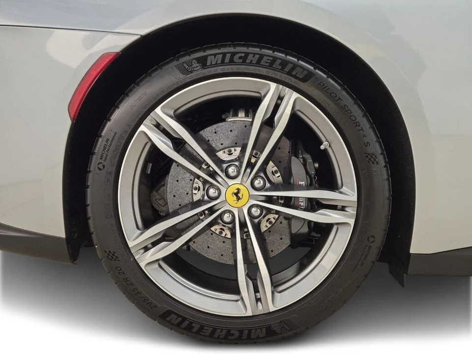 2017 Ferrari GTC4Lusso - Image 11 of 31