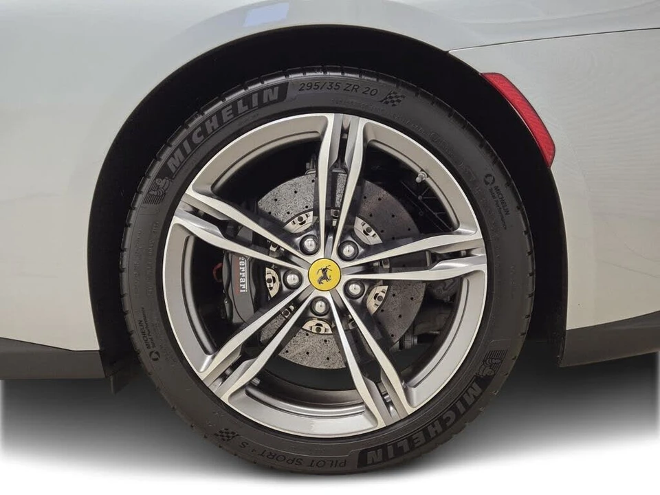 2017 Ferrari GTC4Lusso - Image 15 of 31