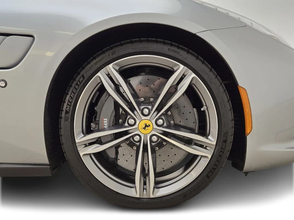 2017 Ferrari GTC4Lusso - Image 12 of 31