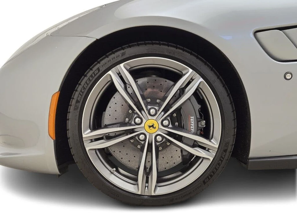 2017 Ferrari GTC4Lusso - Image 13 of 31