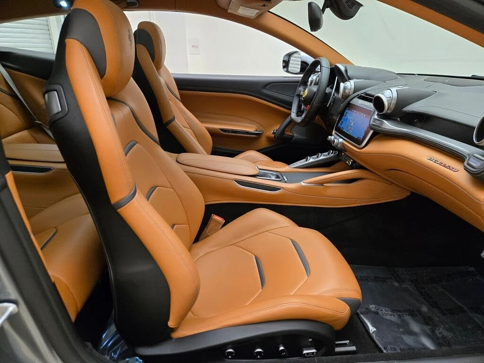 2017 Ferrari GTC4Lusso - Image 28 of 31