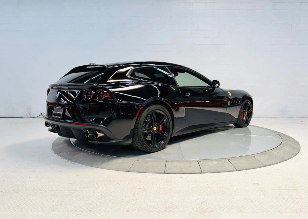 2017 Ferrari GTC4Lusso - Image 10 of 31
