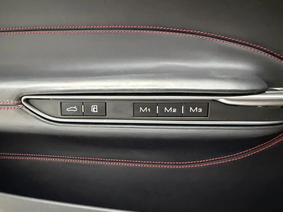 2017 Ferrari GTC4Lusso - Image 27 of 31