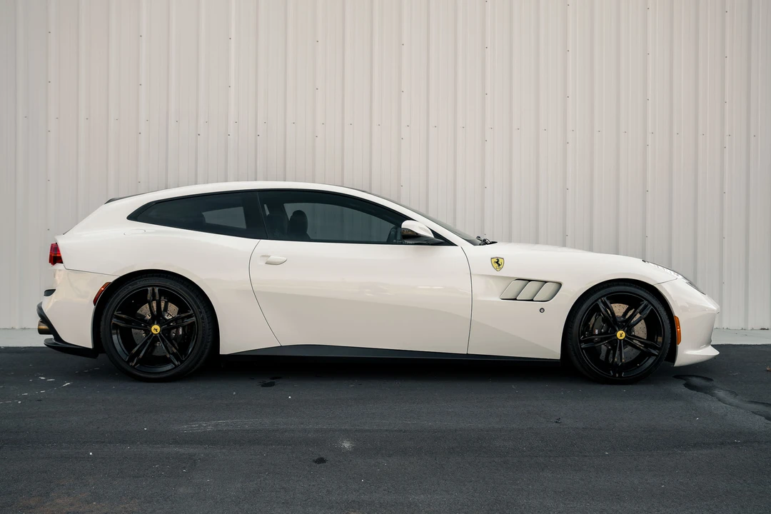 2017 Ferrari GTC4Lusso - Image 8 of 31