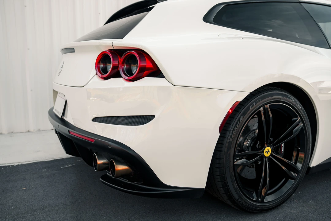 2017 Ferrari GTC4Lusso - Image 28 of 31