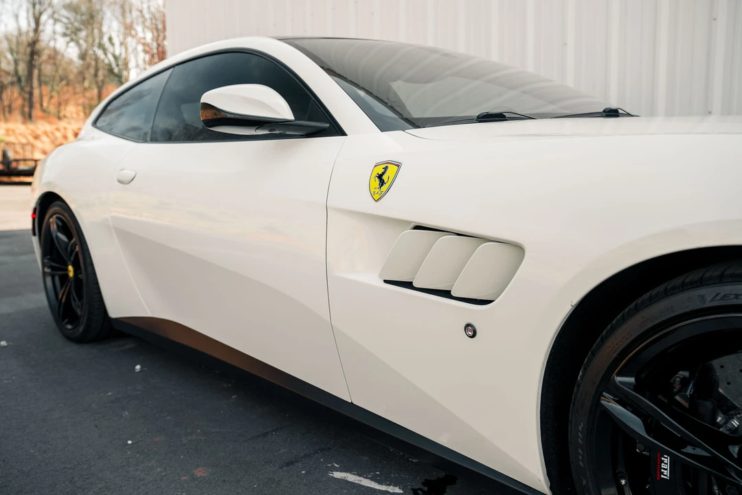 2017 Ferrari GTC4Lusso - Image 26 of 31