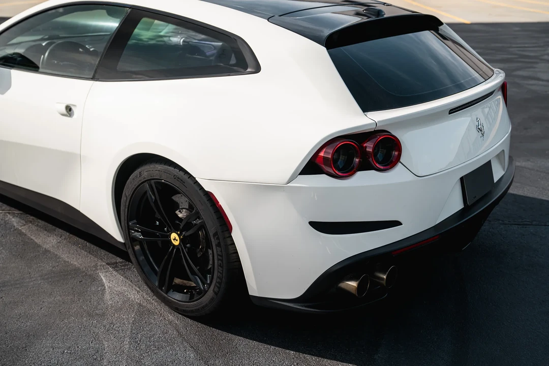 2017 Ferrari GTC4Lusso - Image 21 of 31