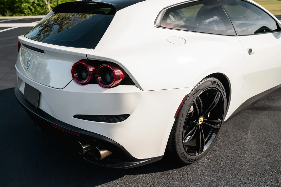 2017 Ferrari GTC4Lusso - Image 19 of 31