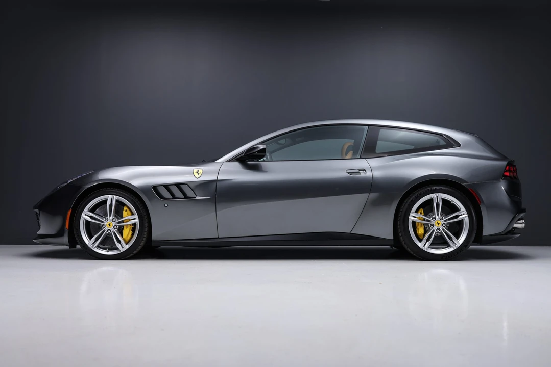 2017 Ferrari GTC4Lusso - Image 4 of 31