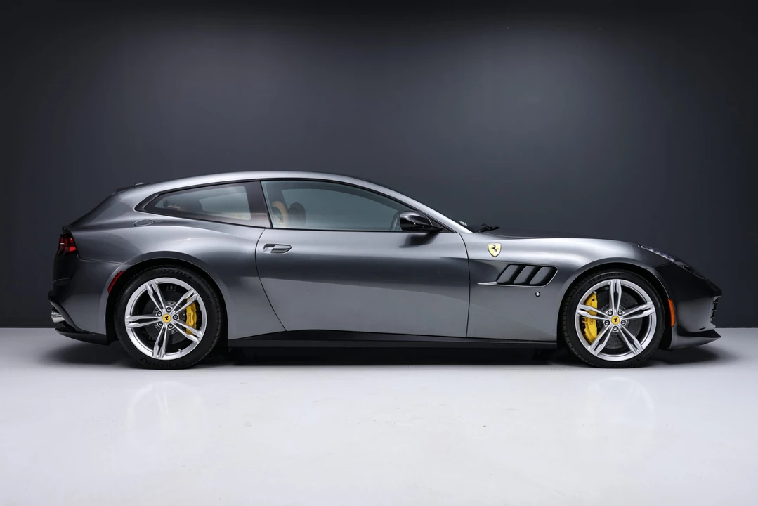 2017 Ferrari GTC4Lusso - Image 11 of 31