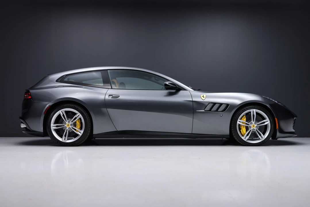 2017 Ferrari GTC4Lusso - Image 12 of 31