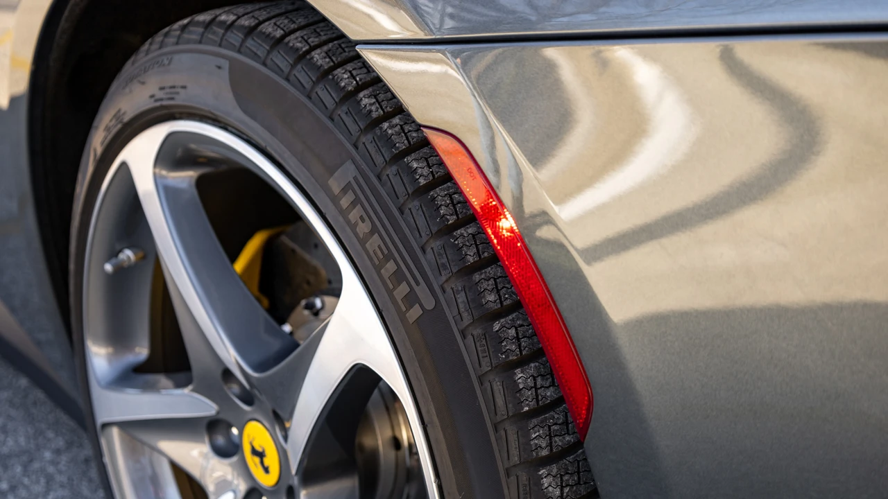 2017 Ferrari GTC4Lusso - Image 18 of 31