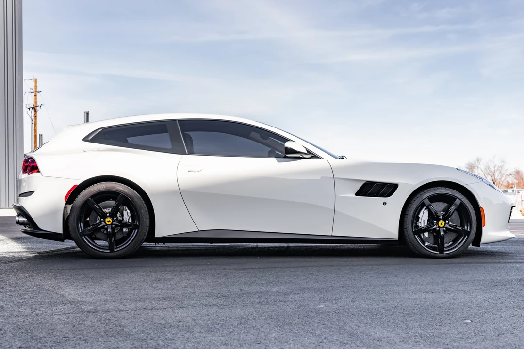 2017 Ferrari GTC4Lusso - Image 8 of 31