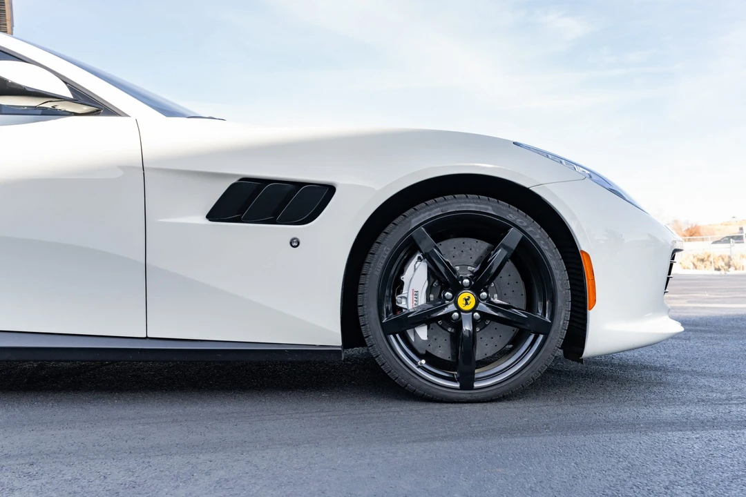 2017 Ferrari GTC4Lusso - Image 24 of 31