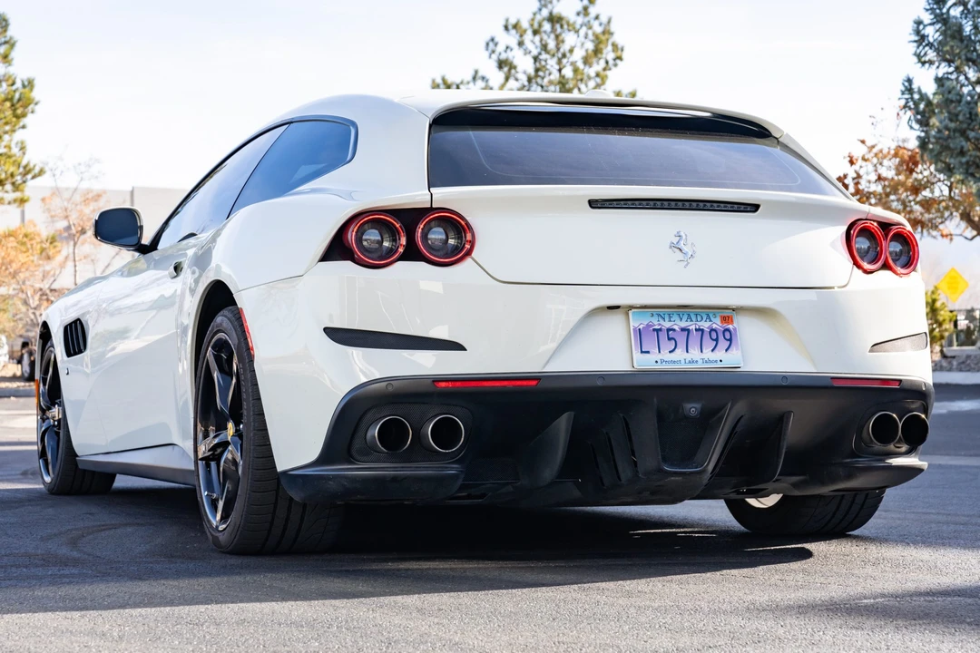 2017 Ferrari GTC4Lusso - Image 13 of 31