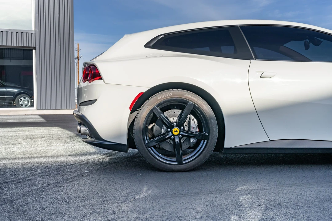 2017 Ferrari GTC4Lusso - Image 25 of 31